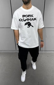 Футболка з мерчем