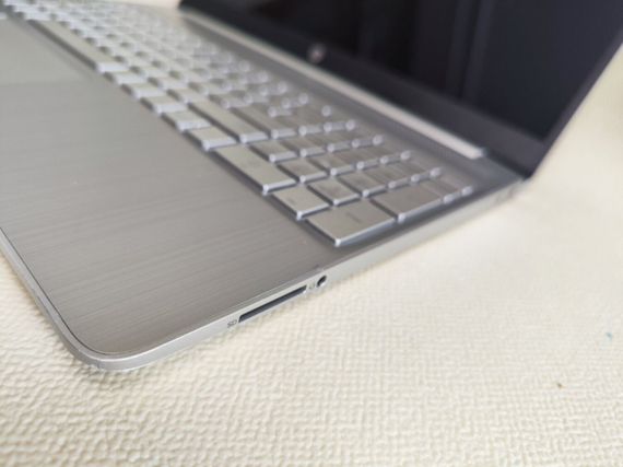 Ультабук Б-класс HP 15-DY2703DX / 15.6" (1366x768) TN Touch / Intel Core i5-1135G7 (4 (8) ядра по 4.2 GHz) / 8 GB DDR4 / 256 GB SSD / Intel Iris Xe Graphics / WebCam б/у | Зображення 3