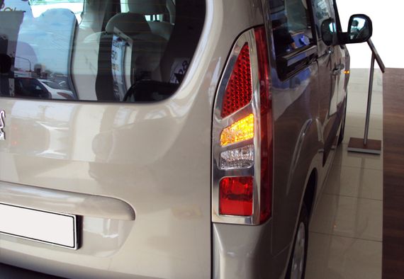 Накладка на стопи Прямі (2 шт., нерж.) OmsaLine для Citroen Berlingo 2008-2018 рр | Зображення 1