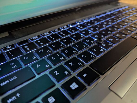 Ноутбук HP EliteBook 850 G3 / 15.6" (1366x768) TN / Intel Core i5-6200U (2 (4) ядра по 2.3 - 2.8 GHz) / 8 GB DDR4 / 240 GB SSD / Intel HD Graphics 520 / WebCam / TouchID / Windows 10 б/у + Подарок Новая беспроводная мышь USB | Зображення 5