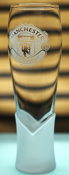Пивной бокал крафтовый 440 мл ФК Манчестер Юнайтед FCManchester United с гравировкой подарок для фаната футбол | Зображення 2