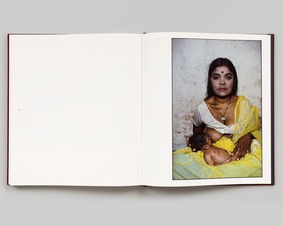 Книга лучшие фотографы мира Mary Ellen Mark: Falkland Road, Prostitutes of Bombay Мэри Эллен Марк Мумбаи | Зображення 6
