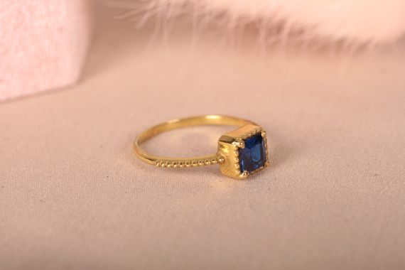 Кольцо из желтого золота с синим фианитом 15 | Зображення 7