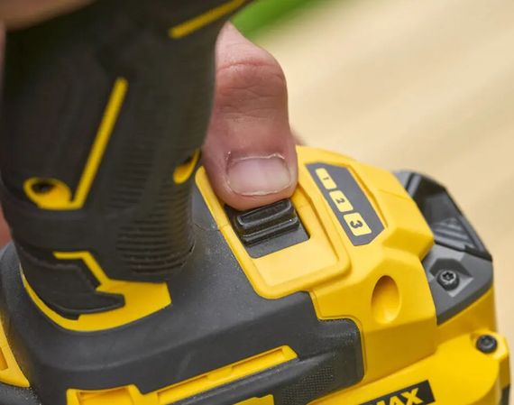 Гайковерт ударний акумуляторний Stanley Fatmax з АКБ та ЗП SFMCF820D2K | Зображення 3