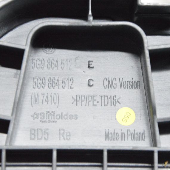 Накладка багажника права Volkswagen Golf VII 2012-2020 Права накладка багажника Фольксваген 5G9864512E | Зображення 4