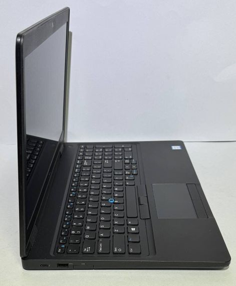 Ноутбук Dell Latitude 5591 / 15.6" (1920x1080) IPS / Intel Core i7-8850H (6 (12) ядер по 2.6 - 4.3 GHz) / 16 GB DDR4 / 512 GB SSD / nVidia GeForce MX130, 2GB DDR5, 64-bit / WebCam б/у | Зображення 4