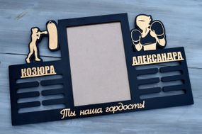 Медальниця бокс, іменна з поличкою, дерев'яна, тримач для медалей, медальниці