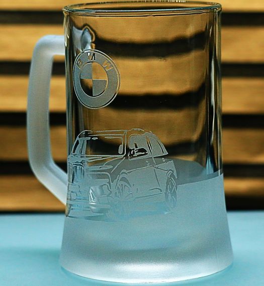 Пивний келих 670 мл з гравіюванням БМВ BMW Х7  подарунок для автолюбителя  кухоль для пива з логотипом авто | Зображення 1