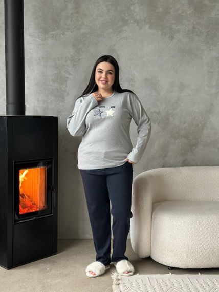 Зручна сіра піжамка PLUS SIZE із зірочками та чорними штанами з мікрофлісу | Зображення 3