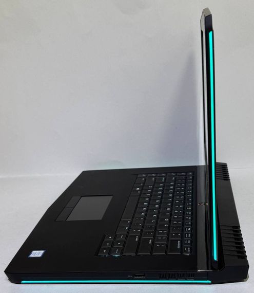 Ігровий ноутбук Dell Alienware 15 R3 / 15.6" (1920x1080) IPS / Intel Core i7-7700HQ (4 (8) ядра по 2.8 - 3.8 GHz) / 16 GB DDR4 / 256 GB SSD + 1000 GB HDD / nVidia GeForce GTX 1070, 8 GB GDDR5, 256-bit / WebCam б/в | Зображення 6