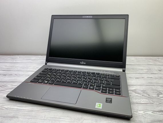 Ноутбук Fujitsu LifeBook E744 / 14" (1366x768) TN / Intel Core i5-4210M (2 (4) ядра по 2.6 - 3.2 GHz) / 8 GB DDR3 / 120 GB SSD / Intel HD Graphics 4600 / WebCam / DVD-ROM б/в | Зображення 2