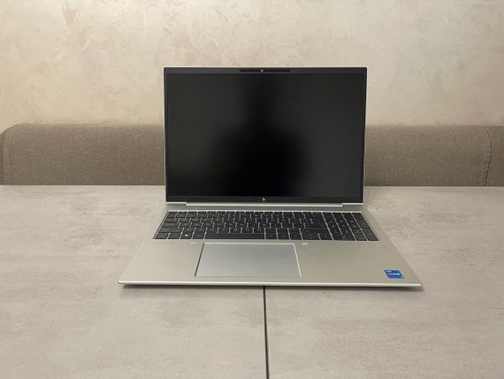 Ультрабук HP EliteBook 860 G10 / 16" (1920x1200) IPS / Intel Core i5-1345U (10 (12) ядер по 3.5 - 4.7 GHz) / 16 GB DDR5 / 256 GB SSD M.2 / Intel Iris Xe Graphics / WebCam / Fingerprint б/в + Подарунок Дротова миша / USB | Зображення 2
