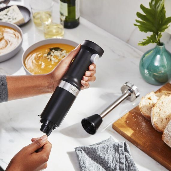Погружной аккумуляторный блендер KitchenAid Artisan 5KHBBV53EER | Зображення 9