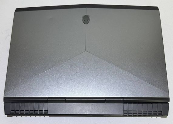 Ігровий ноутбук Dell Alienware 15 R3 / 15.6" (1920x1080) IPS / Intel Core i7-7700HQ (4 (8) ядра по 2.8 - 3.8 GHz) / 32 GB DDR4 / 512 GB SSD / nVidia GeForce GTX 1070, 8 GB GDDR5, 256-bit / WebCam б/в | Зображення 4