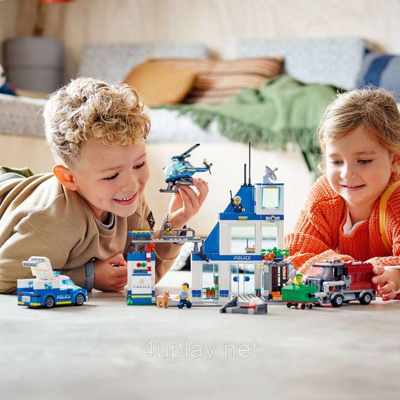Конструктор LEGO City Полицейский участок с фургоном, мусоровозом и вертолётом (60316) | Зображення 6