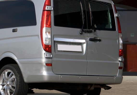 Накладка над номером (2-двер, нерж) Carmos - турецька сталь (без напису) для Mercedes Vito W639 2004-2015рр | Зображення 1