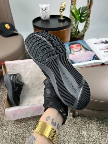 Чоловічі кросівки Air Zoom Winflo 8 Shield Black Dark Grey Space весна / лето / осень A3643 45 28,5 | Зображення 2