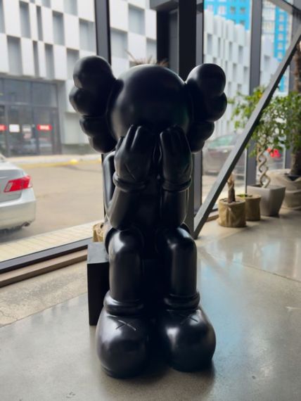 Kaws Companion Passing Through Black колекційна фігурка 160 см чорний kw001 | Зображення 2