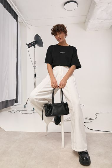 Однотонна футболка з написом вільного фасону - чорний цвет, ONE SIZE (є розміри) | Зображення 2