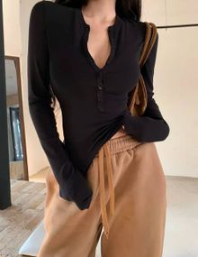Женская кофта лонгслив в обтяжку на пуговицах вискоза цвет черный, размер 42/46 HI2733
