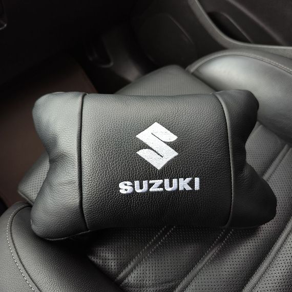 Набір шкіряних подушок Suzuki з вишивкою логотипу + брелок у подарунок для авто | Зображення 6