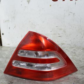 Ліхтар задній правий Mercedes Benz W203 седан фара задня Мерседес 203 2038200264R