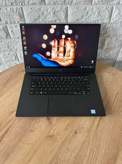 Ноутбук Dell XPS 9560 15,6" FHD IPS i7 7700HQ 16Gb SSD 512Gb GTX 1050 Б/В