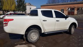Боковые пороги Premium (2 шт., нерж.) Ø60 для Mitsubishi L200 2015-2024 гг