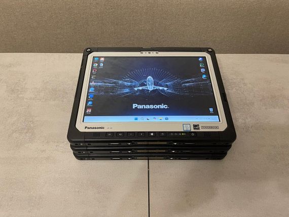 Захищений планшет Panasonic Toughbook CF-33 / 12" (2160x1440) IPS Touch / Intel Core i5-7300U (2 (4) ядра по 2.6 - 3.5 GHz) / 8 GB DDR3 / 128 GB SSD / Intel HD Graphics 620 / WebCam / Стилус / Два АКБ / Без клавіатури б/в | Зображення 1