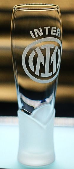 Пивной бокал крафтовый 440мл ФК Internazionale Milano Интер с гравировкой подарок для фаната футбольная кружка | Зображення 1