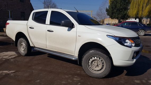 Боковые пороги Premium (2 шт., нерж.) Ø42 для Mitsubishi L200 2015-2024 гг | Зображення 1
