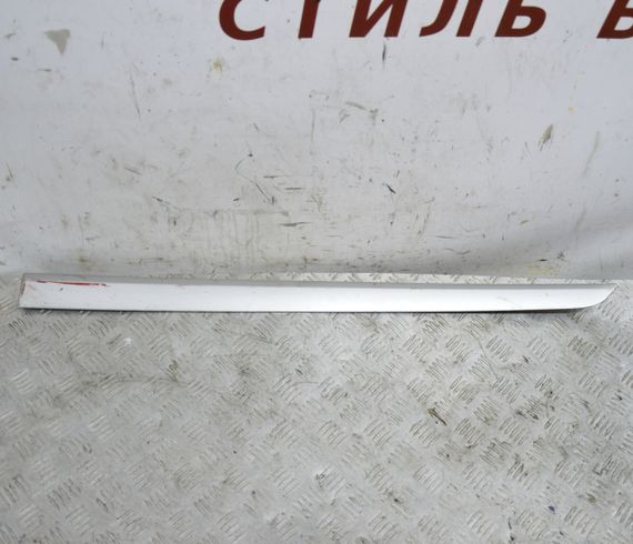 Молдинг передніх лівих дверей Opel Astra H 2004-2010 накладка декоративна на двері Опель Астра Н 24461093