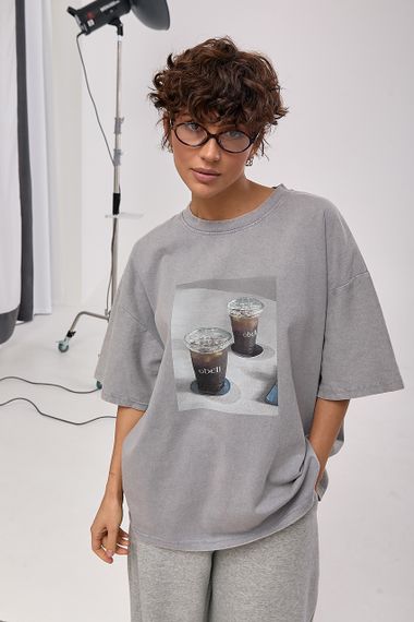 Оверсайз футболка з принтом "Coffee Cups" - сірий цвет, ONE SIZE (є розміри) | Зображення 4