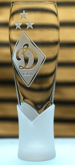Пивний келих крафтовий 440мл ФК Динамо Київ з гравіюванням подарунок для фаната футбольна кружка глянець | Зображення 2