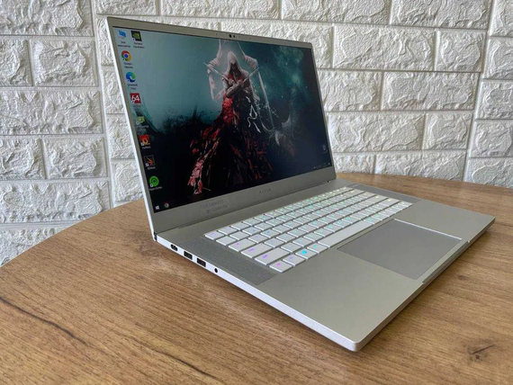 Ноутбук Razer Blade White 15.6" IPS 144Hz i7 9750H 16Gb/SSD512 RTX2070 | Зображення 1