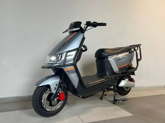 Електроскутер Crosser CR-13 Pro LFP 2000W 76.8V 30Ah, LiFePO4, до 75 км, 65 км/год, знімний акумулятор Сірий | Зображення 2
