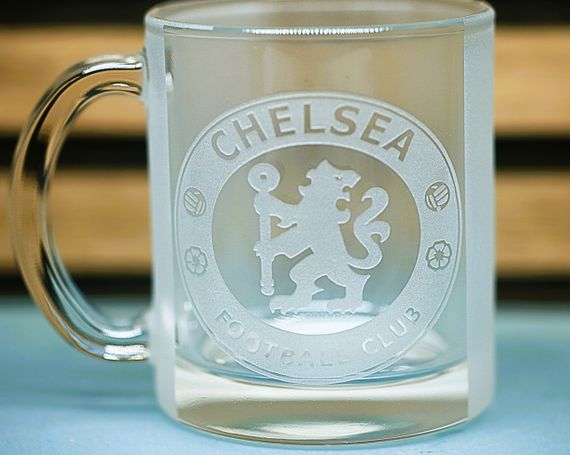 Подарочная стеклянная чашка для чая и кофе 320 мл с 3Д гравировкой лого футбольн ФК Челси  Chelsea