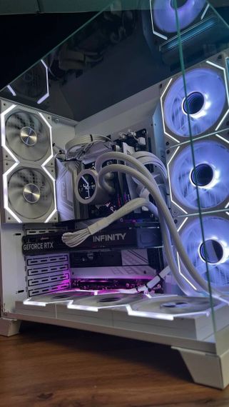 Збірка під замовлення:: комп'ютер GameMax Infinity Pro White Tower / AMD Ryzen 7 7700 (8 (12) ядер по 3,8 - 5,3 ГГц) / 32 ГБ DDR5 / 2000 ГБ SSD M.2 / nVidia GeForce RTX 5070, 12 ГБ GDDR7, 192-біт / 850 Вт | Зображення 9