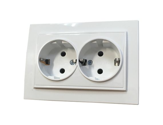 Розетка внутрішній установки 2-а з/к біла IP20 Malta Ny95000967