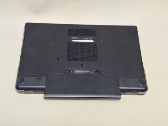 Ноутбук Dell Latitude E6540 / 15.6" (1366x768) TN / Intel Core i7-4610M (2 (4) ядра по 3.0 - 3.7 GHz) / 8 GB DDR3 / 256 GB SSD / Intel HD Graphics 4600 / WebCam / DVD-ROM б/в | Зображення 7