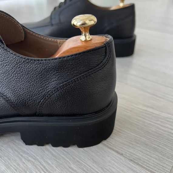 Шкіряні чорні туфлі на масивній підошві. 41 розмір | Зображення 1