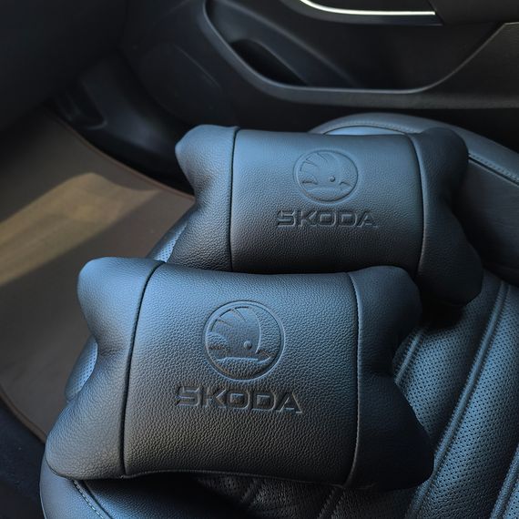 Набір авто подушок Skoda з натуральної шкіри + брелок, Автоподушка на підголовник | Зображення 9