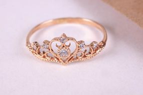 Кольцо корона из красного золота с фианитами 17