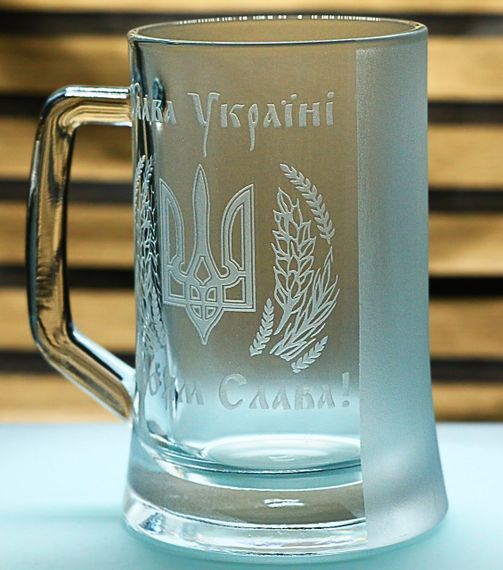 Келих для пива з ручкою 670 мл з гравіюванням напису Слава Україні Героям Слава подарунок бокал патріоту | Зображення 2