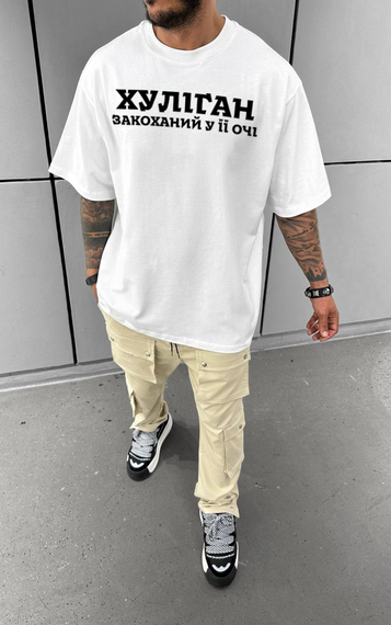 Футболка з мерчем