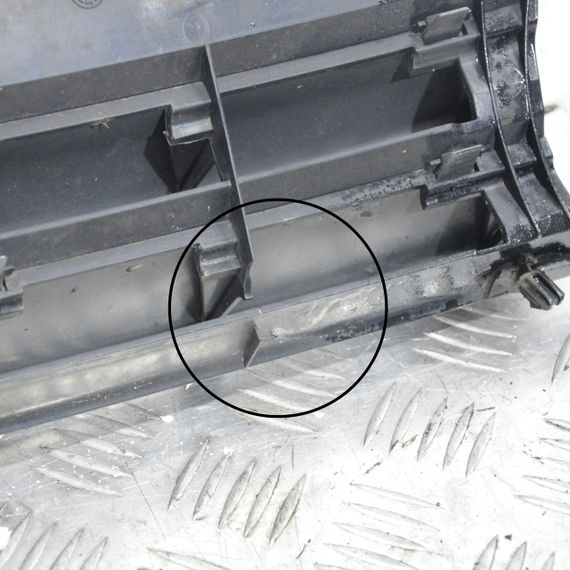 Решітка радіатора сіра Volkswagen Golf IV 1997-2003 Решітка сіра Фольксваген Гольф 4 1J0853651H 1J0853655G | Зображення 1