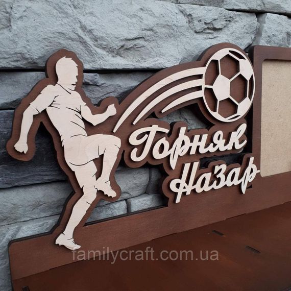 Медальниця з фоторамкою і полицею для кубків Дерев'яний тримач для медалей Органайзер для нагород футбол | Зображення 3