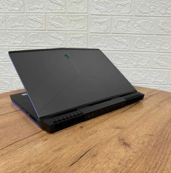 Ноутбук Dell Alienware 15 R3 i7 7700HQ 16GB SSD 500GB GTX 1070 Б/В | Зображення 3