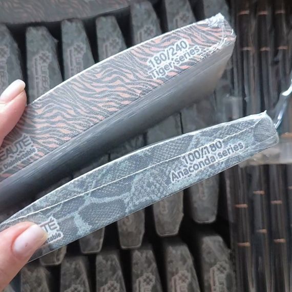 Пилка для ногтей 100/180 Lilly Beaute со змеинным принтом | Зображення 2