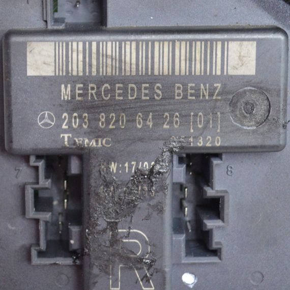 Блок комфорта Mercedes C-Class W203 блок управління передніх правих дверей Мерседес Ц-Клас 2038206426 | Зображення 1